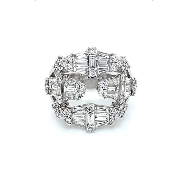  Statuette Diamond Ring